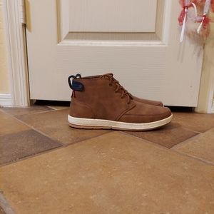 Sneakers 👟  Levi's size 8.5 color brown